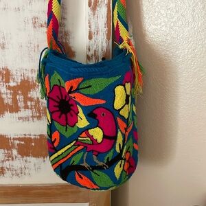 Handmade in Columbia Needle Punch Drawstring Bucket WAYUU Bag